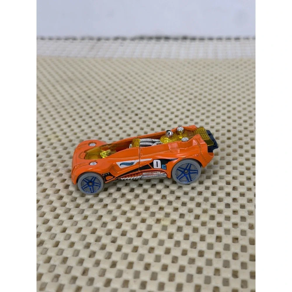 Hot Wheels Ground FX Orange Diecast Race Car Futuristic Concept 1/64 Scale‎ EUC